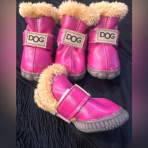 Dog boots size 5 fur lined doggie boots
Never Worn